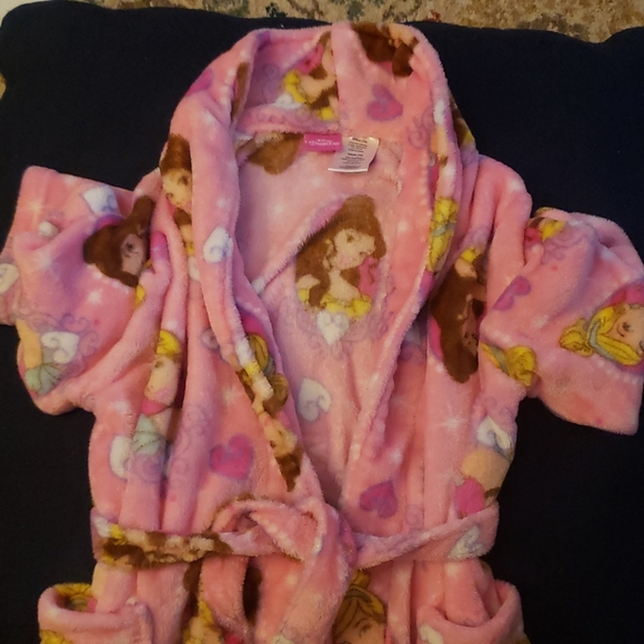 Robe - Picture 3 of 3